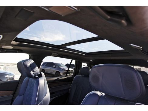 Used 2026 Cadillac Vistiq Premium Luxury image 27