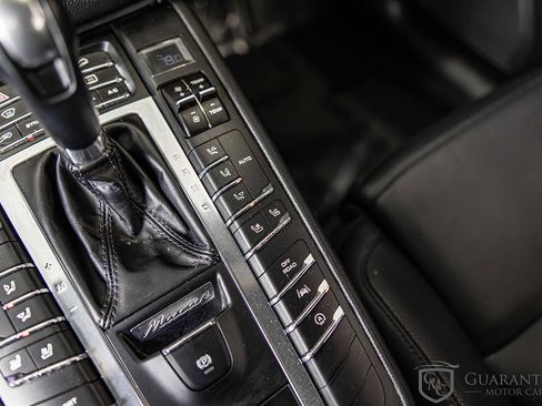 Used 2018 Porsche Macan image 30
