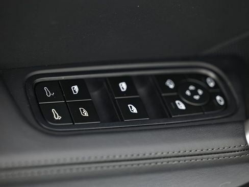 Certified 2025 Porsche Cayenne Coupe AWD/4WD image 21