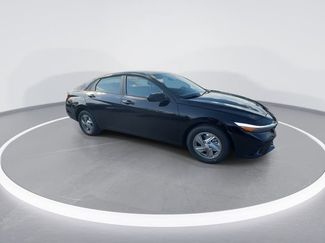 New 2026 Hyundai Elantra SE FWD video 2