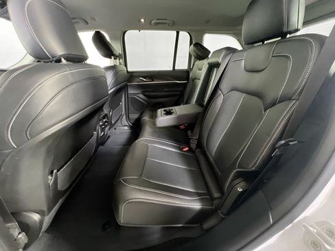 Used 2023 Jeep Grand Cherokee Limited w/ Luxury Tech Group II AWD/4WD image 24