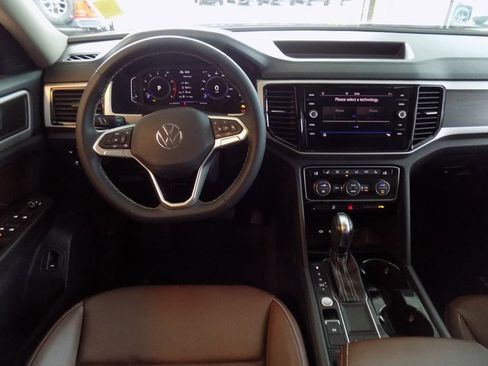 Used 2023 Volkswagen Atlas SE w/ Panoramic Sunroof Package image 12