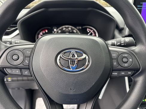 New 2025 Toyota RAV4 XLE w/ Convenience Package FWD image 18