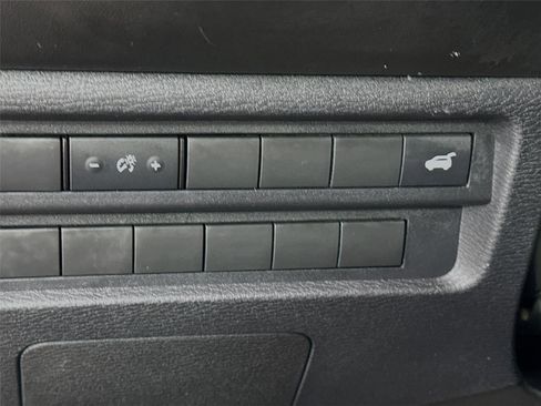 Used 2024 Mitsubishi Outlander SE image 10