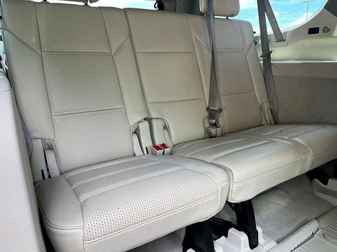 Used 2024 Cadillac Escalade ESV Premium Luxury Platinum AWD/4WD image 12