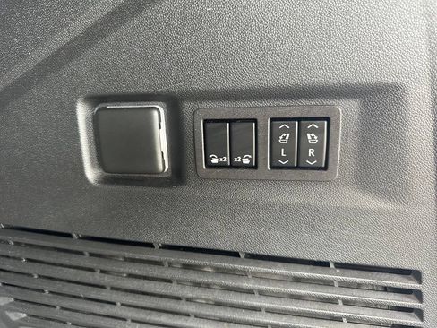 Used 2024 GMC Yukon Denali Ultimate AWD/4WD image 34