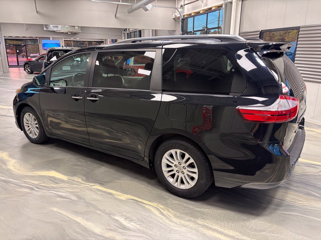 Used 2016 Toyota Sienna XLE w/ XLE Navigation Package FWD image 39