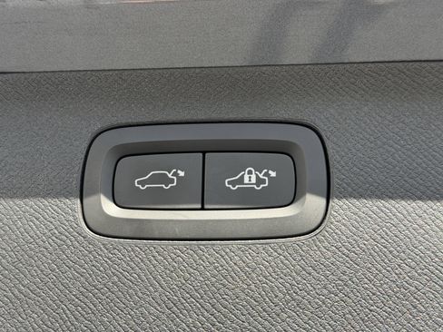 Used 2017 Volvo XC90 T5 Momentum w/ Vision Package image 13