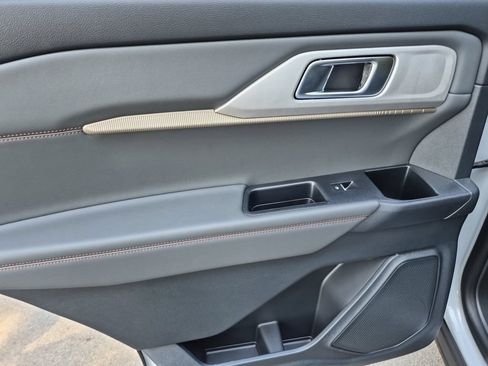New 2026 Ford Explorer Active w/ Active Comfort Package RWD image 17