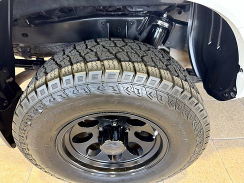 Used 2019 Toyota Tacoma SR5 RWD image 35