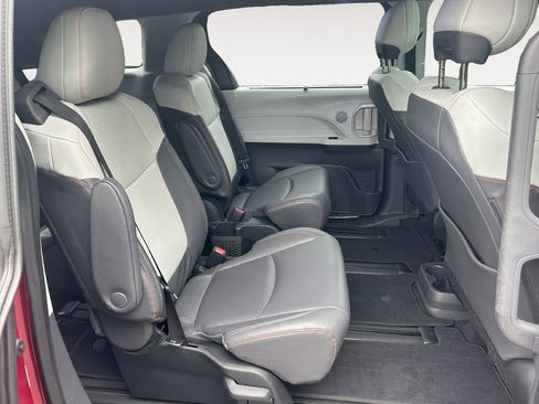 Used 2024 Toyota Sienna XSE FWD image 24