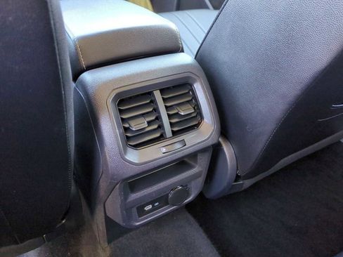 Used 2024 Volkswagen Tiguan SE image 20