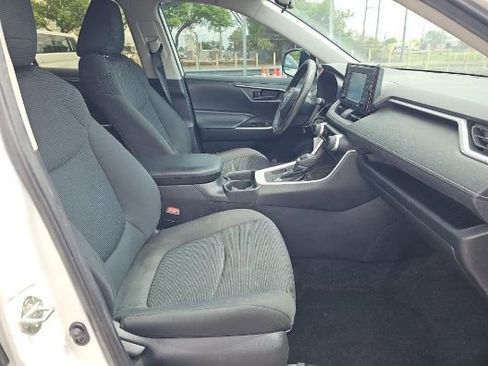 Used 2020 Toyota RAV4 LE image 5