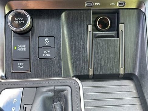 Used 2024 Lexus GX 550 w/ Accessory Package (31) image 29