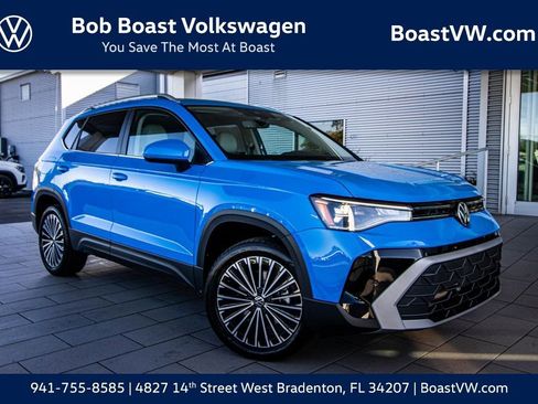 New 2026 Volkswagen Taos SE FWD image 1