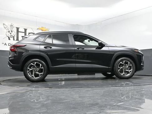 New 2026 Chevrolet Trax LT w/ Sunroof Package FWD image 31