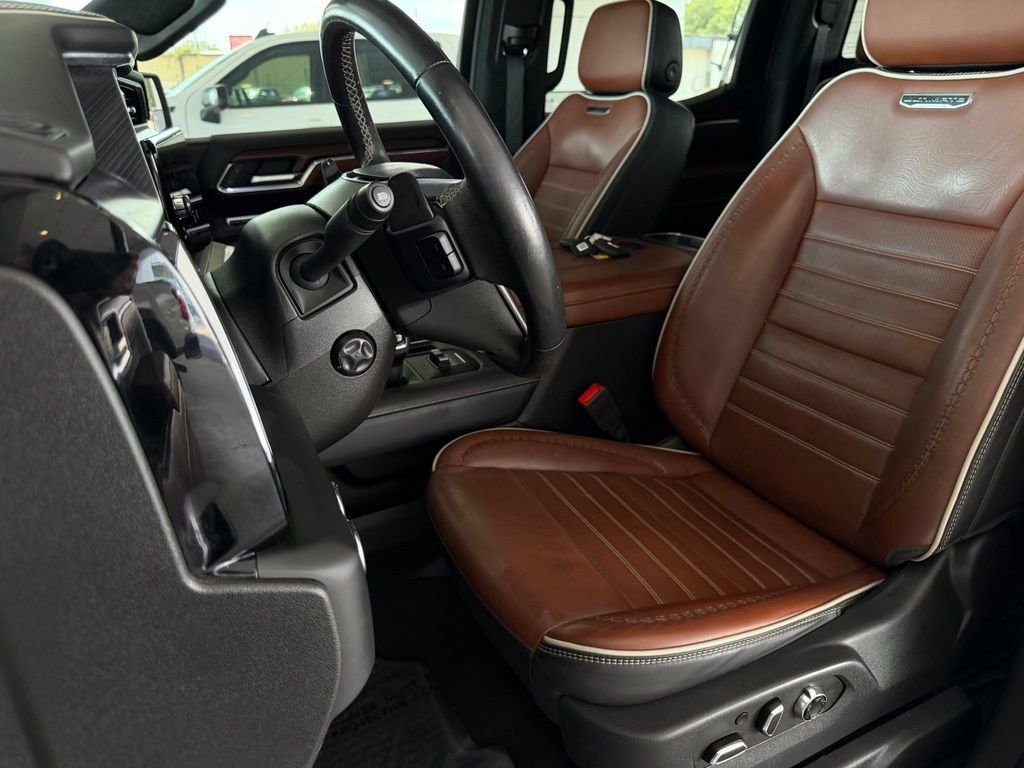 Used 2023 GMC Sierra 1500 Denali Ultimate AWD/4WD image 13