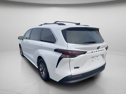 Used 2023 Toyota Sienna XLE image 16