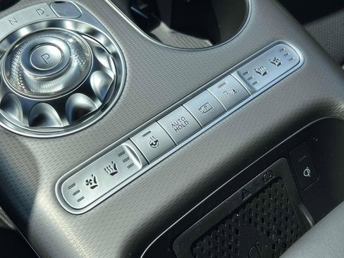 New 2024 Genesis GV60 Advanced image 32