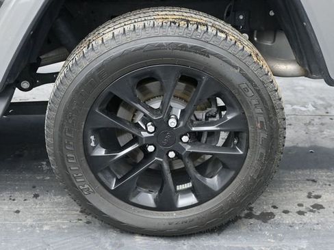 Used 2022 Jeep Gladiator Overland image 36