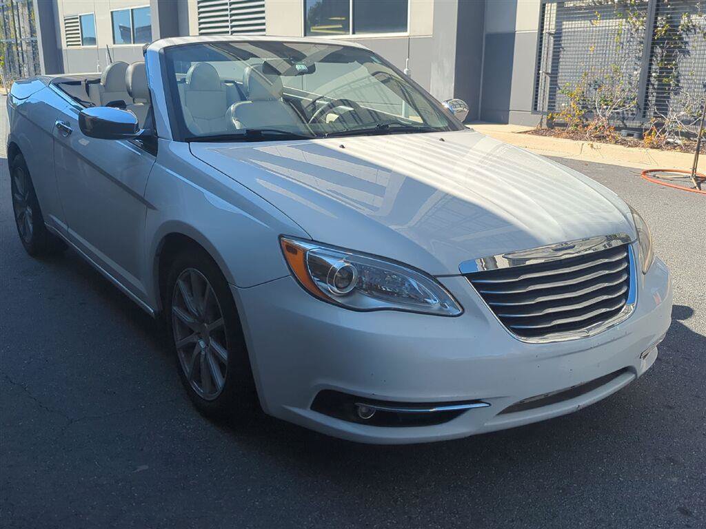 Used 2013 Chrysler 200 Limited FWD image 5