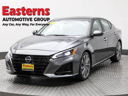 Used 2025 Nissan Altima 2.5 SL image 1