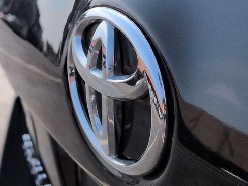 Used 2014 Toyota Corolla LE image 24