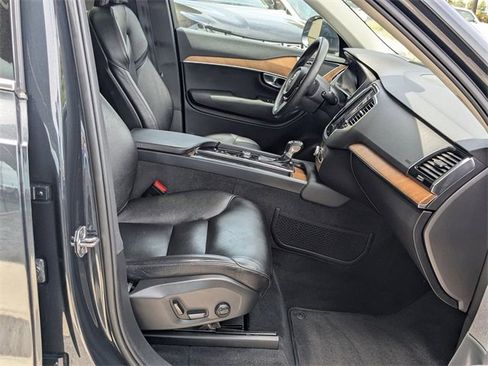 Used 2021 Volvo XC90 T6 Momentum w/ Advanced Package image 25