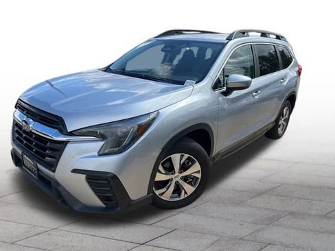 Used 2024 Subaru Ascent Premium w/ Convenience Package image 3