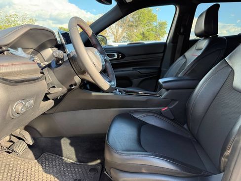 Used 2025 Jeep Compass Trailhawk AWD/4WD image 26
