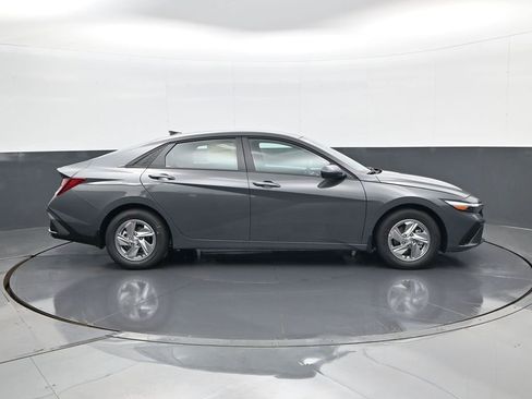 New 2026 Hyundai Elantra SE FWD image 4