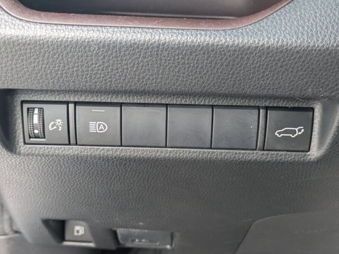 Used 2020 Toyota RAV4 Limited AWD/4WD image 13