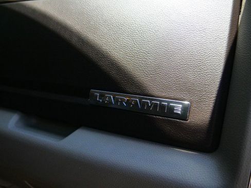 Used 2011 RAM 1500 Laramie AWD/4WD image 40