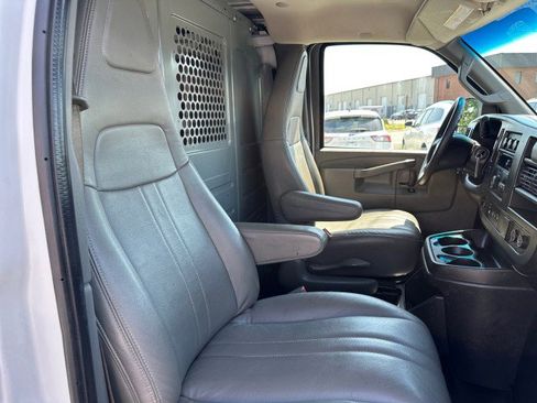 Used 2019 Chevrolet Express 2500 w/ Driver Convenience Package RWD image 27