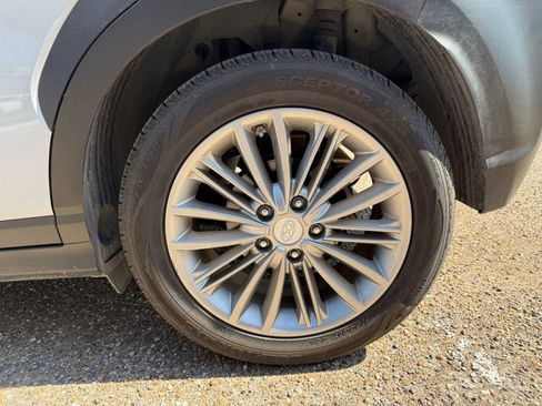 Used 2020 Hyundai Kona SEL FWD image 16