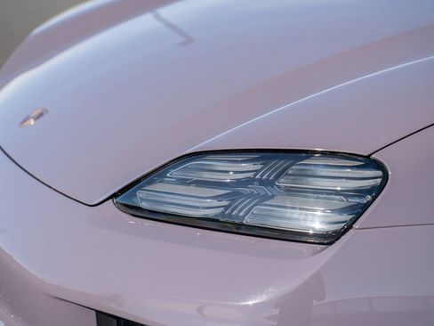 Certified 2025 Porsche Macan 4 Electric AWD/4WD image 29