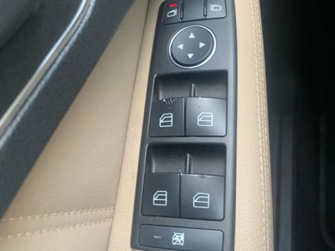 Used 2013 Mercedes-Benz E 350 Sedan image 29