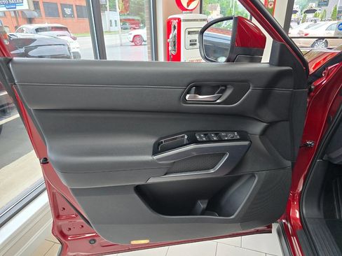 Used 2022 Nissan Pathfinder SL w/ SL Premium Package image 22