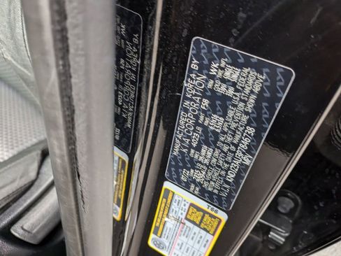 Used 2023 Kia Soul LX image 28