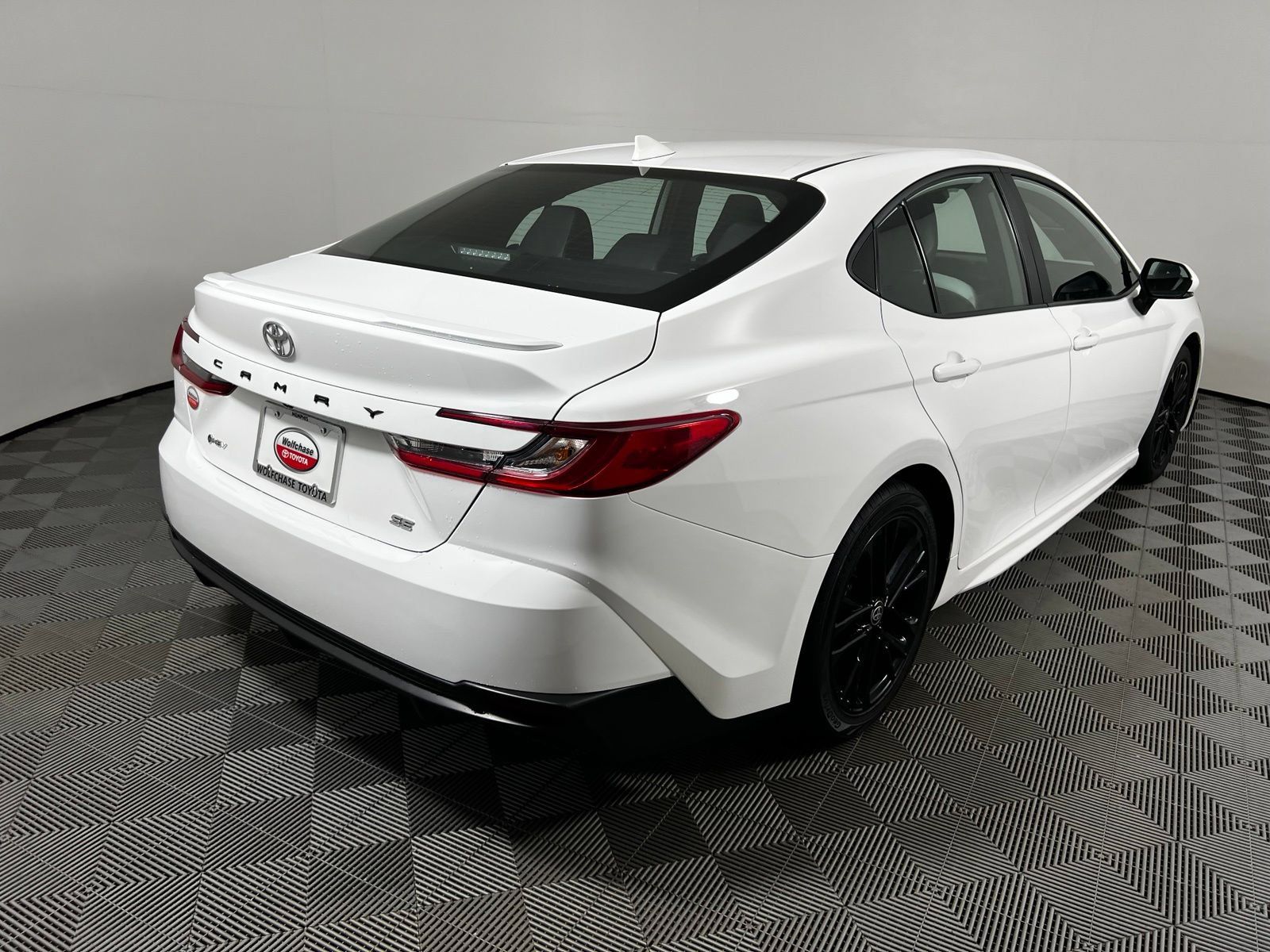 Certified 2025 Toyota Camry SE FWD image 5
