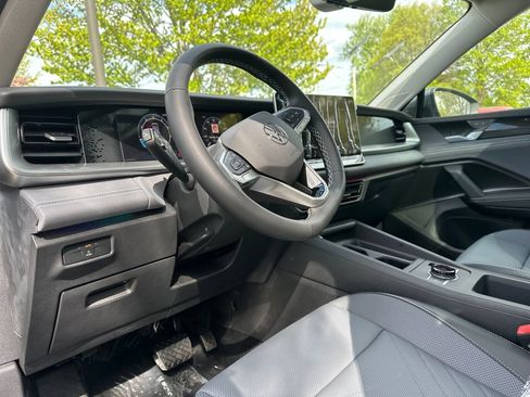 New 2026 Volkswagen Tiguan SE AWD/4WD image 6
