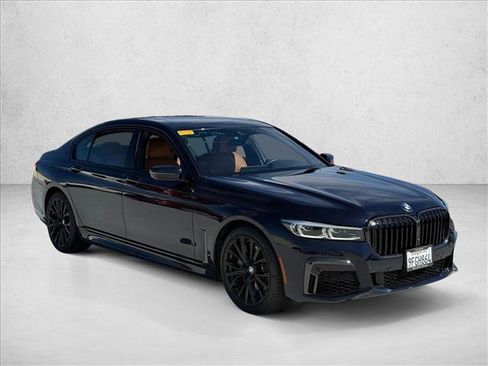 Used 2020 BMW 740i w/ M Sport Package image 3