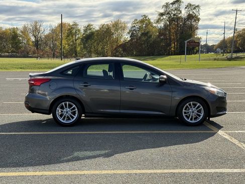 Used 2015 Ford Focus SE image 6