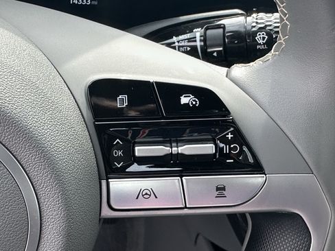 Used 2025 Hyundai Elantra SEL FWD image 25