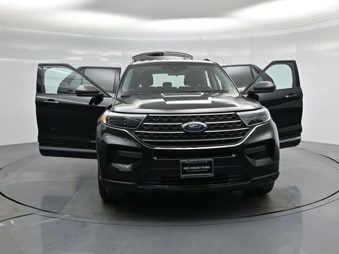 Certified 2022 Ford Explorer XLT image 32