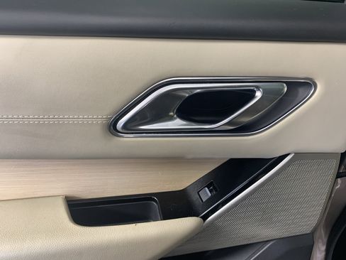Used 2018 Land Rover Range Rover Velar R-Dynamic SE AWD/4WD image 32