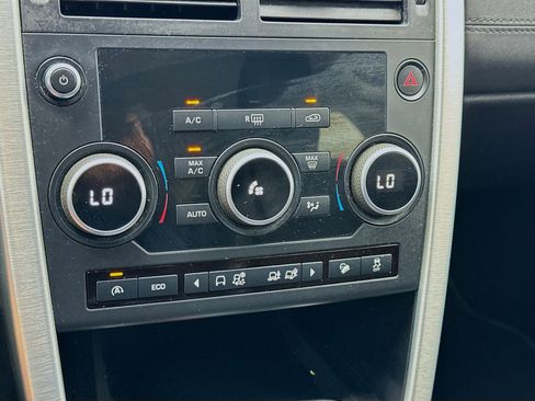 Used 2017 Land Rover Discovery Sport SE image 12