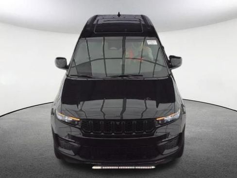 Used 2024 Jeep Grand Cherokee Limited w/ Luxury Tech Group II AWD/4WD image 2