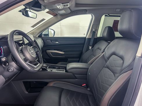 Certified 2025 Nissan Pathfinder Platinum w/ Cargo Package image 17