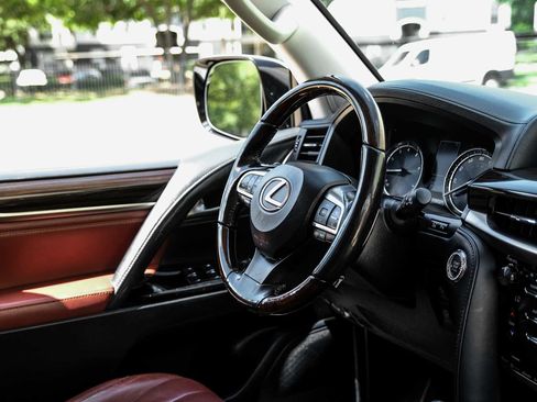 Used 2017 Lexus LX 570 4WD w/ Luxury Package image 18